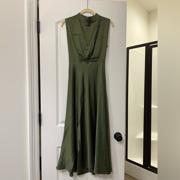 Green formal dress from Hemline. Never worn. Size small. - Picture 1 of 4